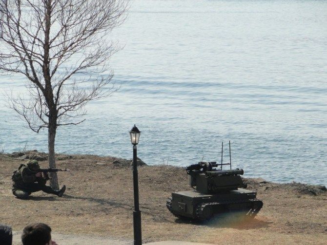 Фото: http://mir-robotov.ru/wp-content/uploads/2015/01/1398856912_314596_3. jpg